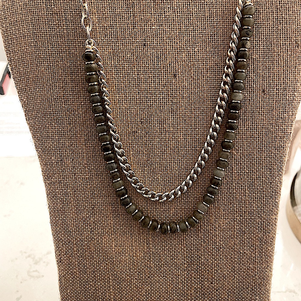 Kendra Scott necklace